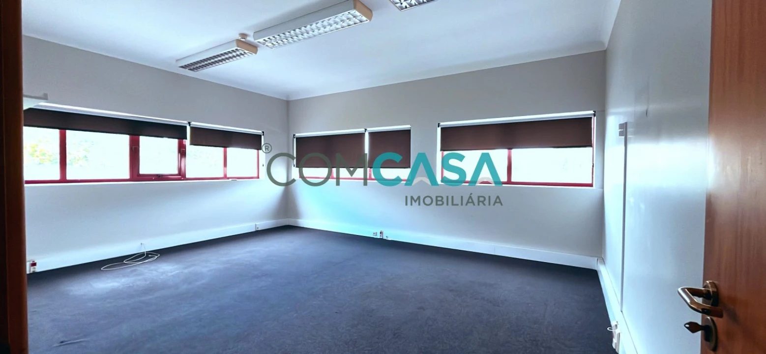 Loja para Arrendamento em Moreira Foto 13