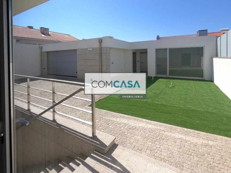 Moradia T4 para Venda em Vila Nova da Telha Foto 12