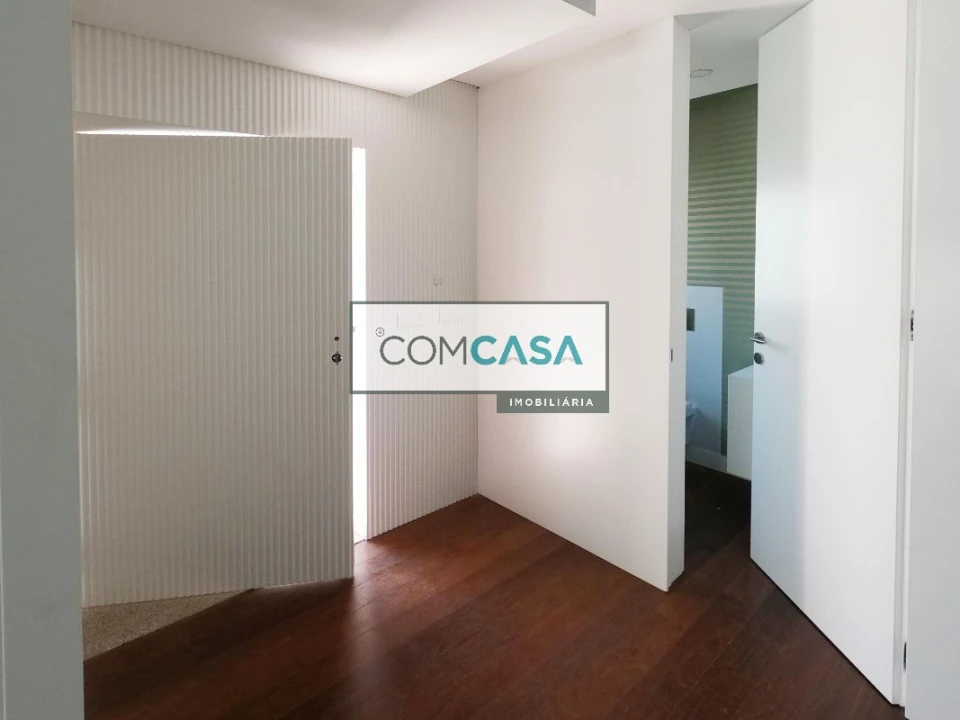 Moradia T4 para Venda em Vila Nova da Telha Foto 6