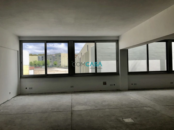 Loja para Arrendamento em São Mamede de Infesta e Senhora da Hora Foto 3