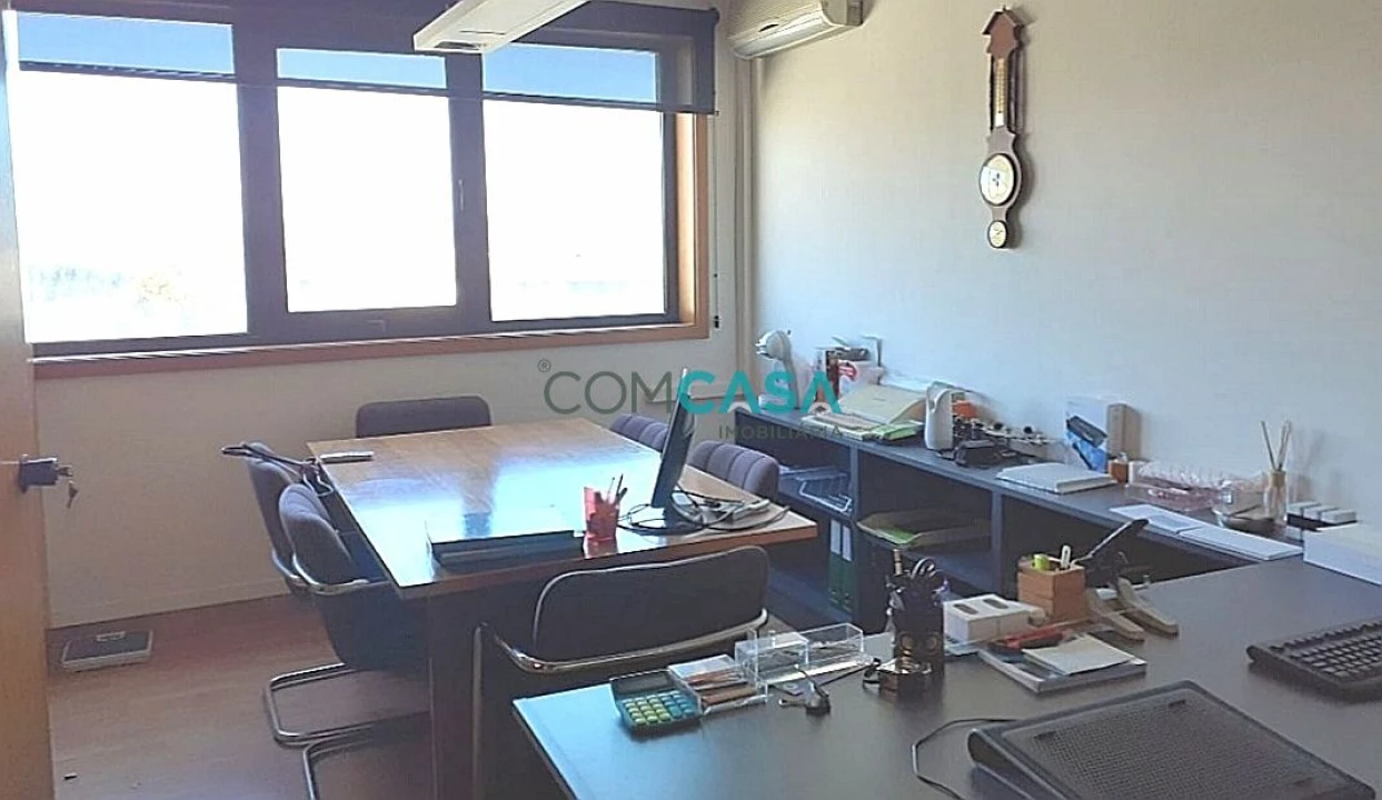 Loja para Venda em Cidade da Maia Foto 2