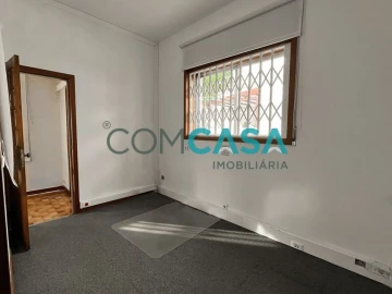 Moradia T10 para Venda em Lordelo do Ouro e Massarelos