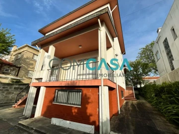 Moradia T10 para Venda em Lordelo do Ouro e Massarelos