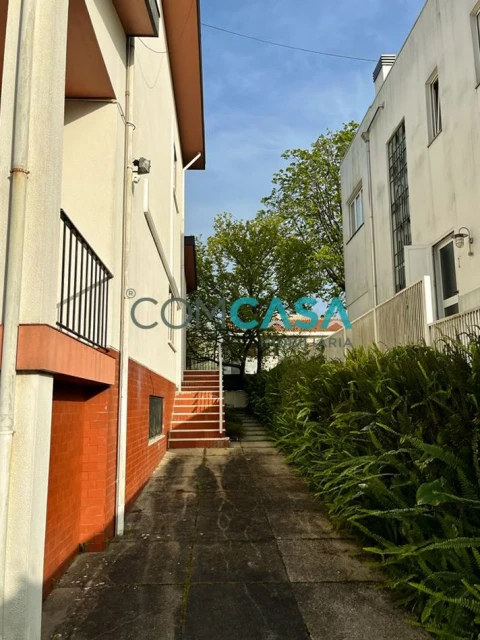 Moradia T10 para Venda em Lordelo do Ouro e Massarelos