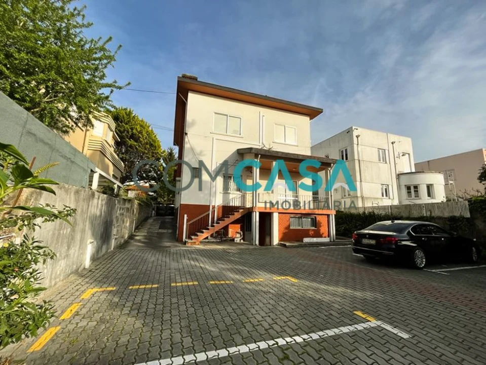 Moradia T10 para Venda em Lordelo do Ouro e Massarelos Foto 1