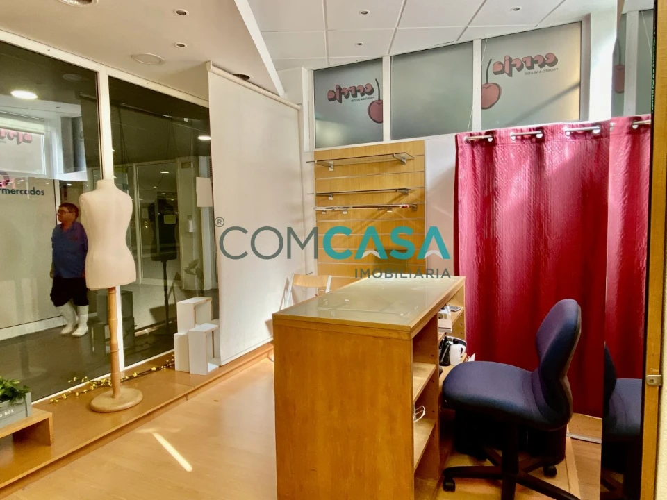 Loja para Arrendamento em Baguim do Monte (Rio Tinto) Foto 4