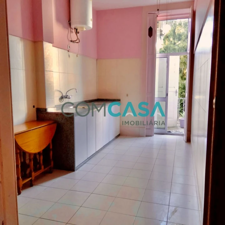 Loja para Arrendamento em Ramalde Foto 9