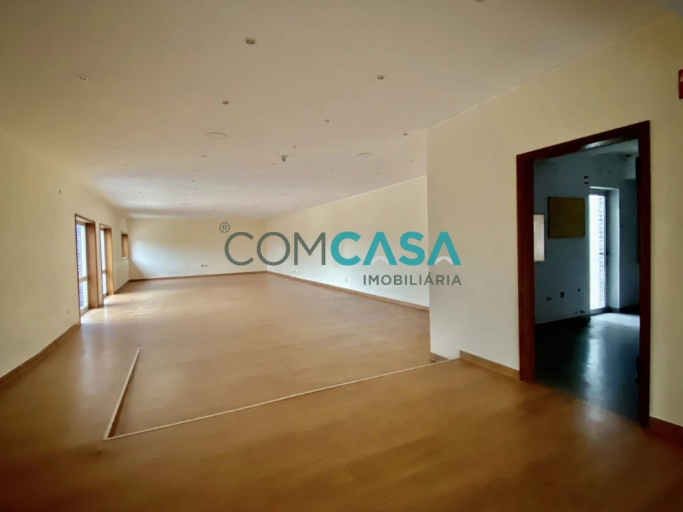 Loja para Venda em Gulpilhares e Valadares Foto 10