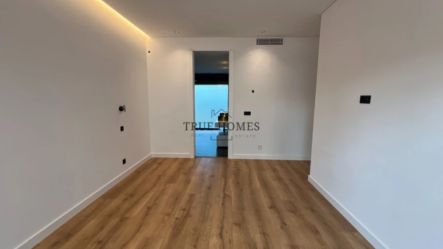 Moradia T4 para Venda em Corroios Foto 17