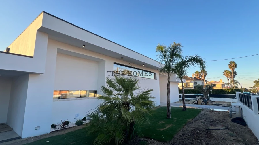 Moradia T4 para Venda em Corroios Foto 4