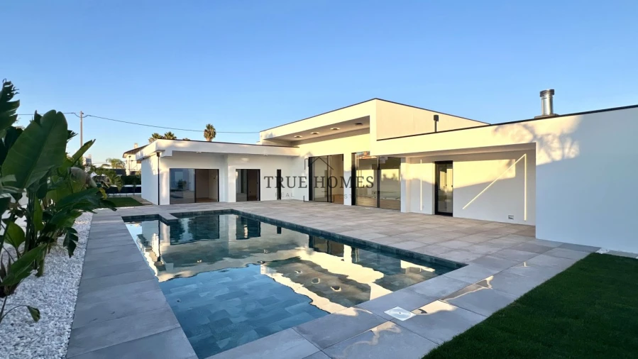 Moradia T4 para Venda em Corroios Foto 1