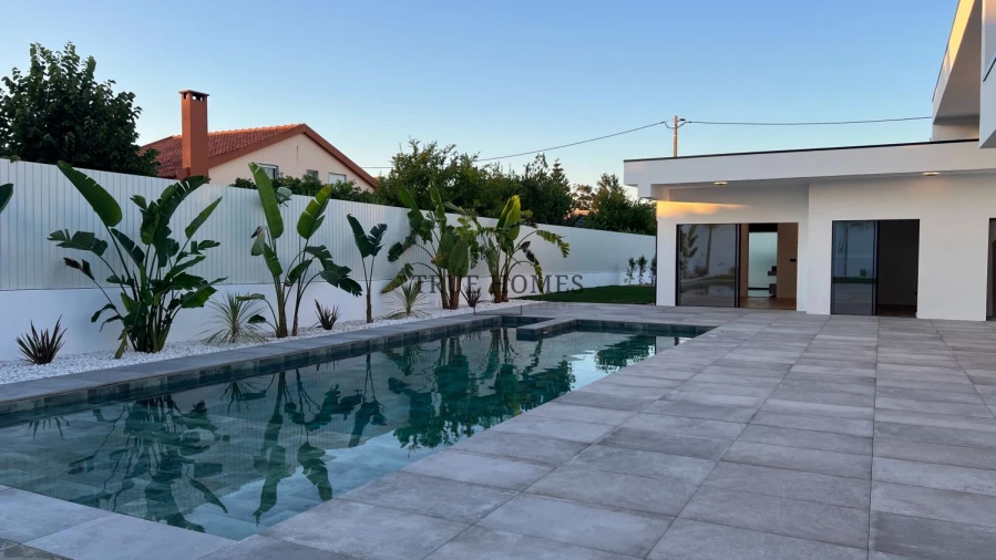 Moradia T4 para Venda em Corroios Foto 6