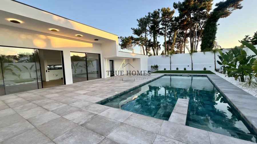 Moradia T4 para Venda em Corroios Foto 5