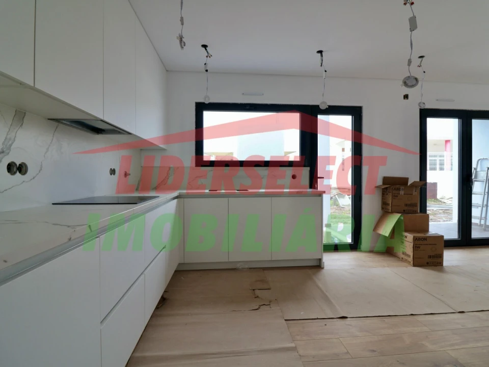 Moradia T3 para Venda em Silveira Foto 3