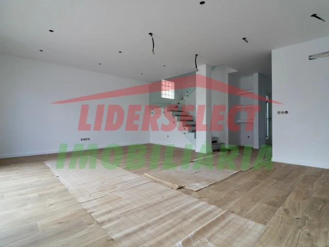 Moradia T3 para Venda em Silveira Foto 4