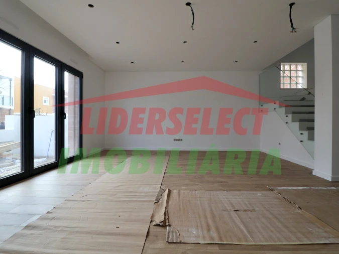 Moradia T3 para Venda em Silveira Foto 5