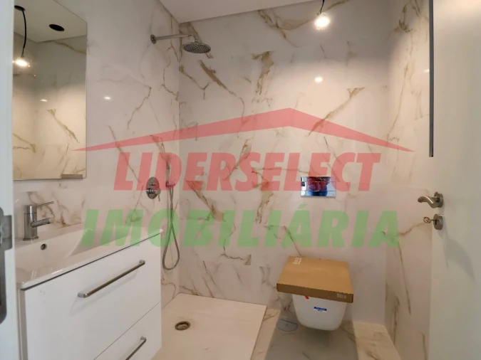 Moradia T3 para Venda em Silveira Foto 7