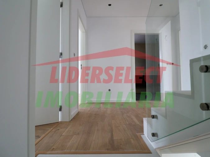 Moradia T3 para Venda em Silveira Foto 10