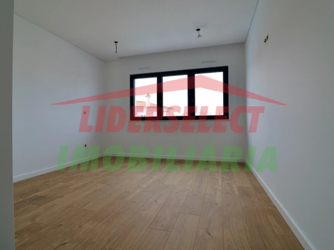 Moradia T3 para Venda em Silveira Foto 13