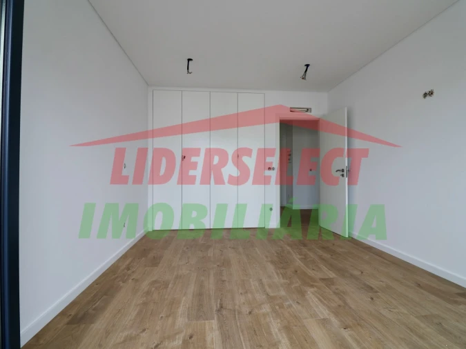 Moradia T3 para Venda em Silveira Foto 14