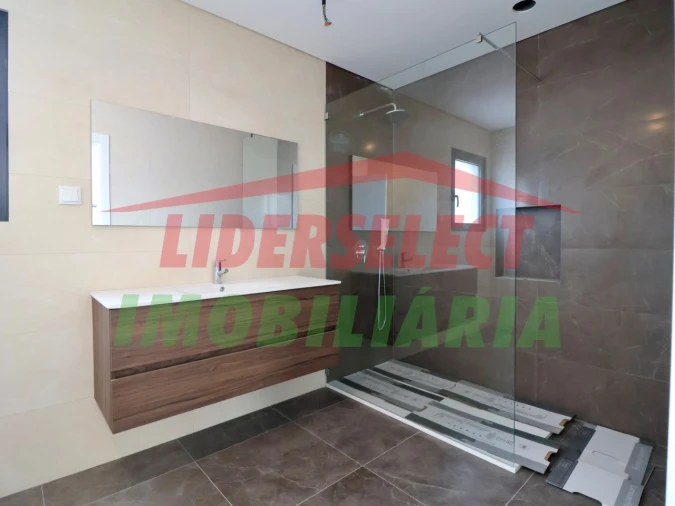 Moradia T3 para Venda em Silveira Foto 16