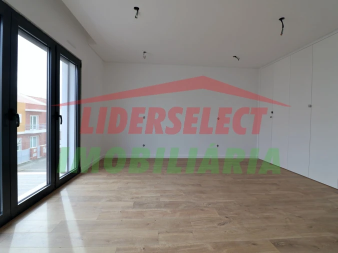 Moradia T3 para Venda em Silveira Foto 19