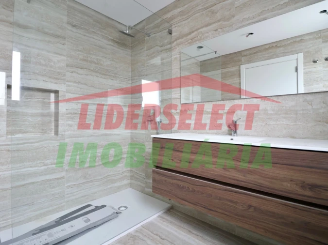 Moradia T3 para Venda em Silveira Foto 21