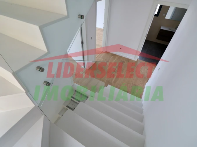 Moradia T3 para Venda em Silveira Foto 22