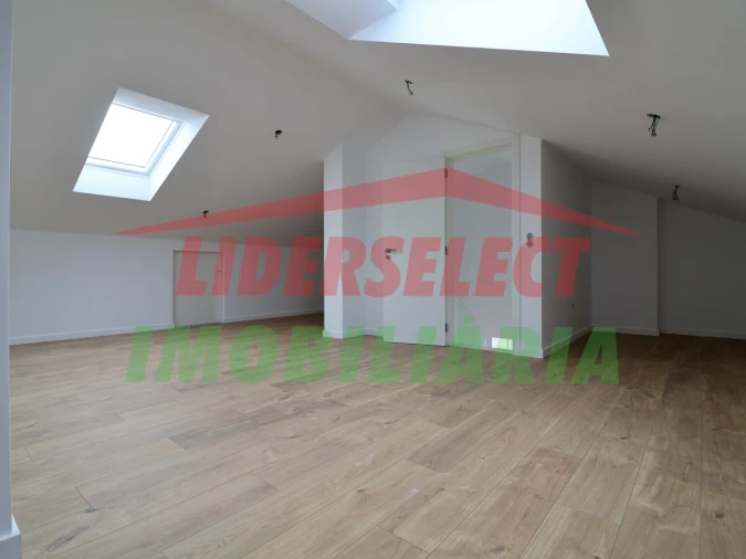 Moradia T3 para Venda em Silveira Foto 23