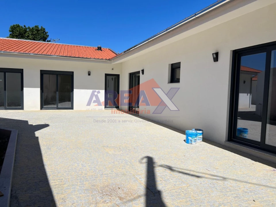 Moradia T3 para Venda em O. Azeméis, Riba-Ul, Ul, Macinhata Seixa, Madail Foto 4