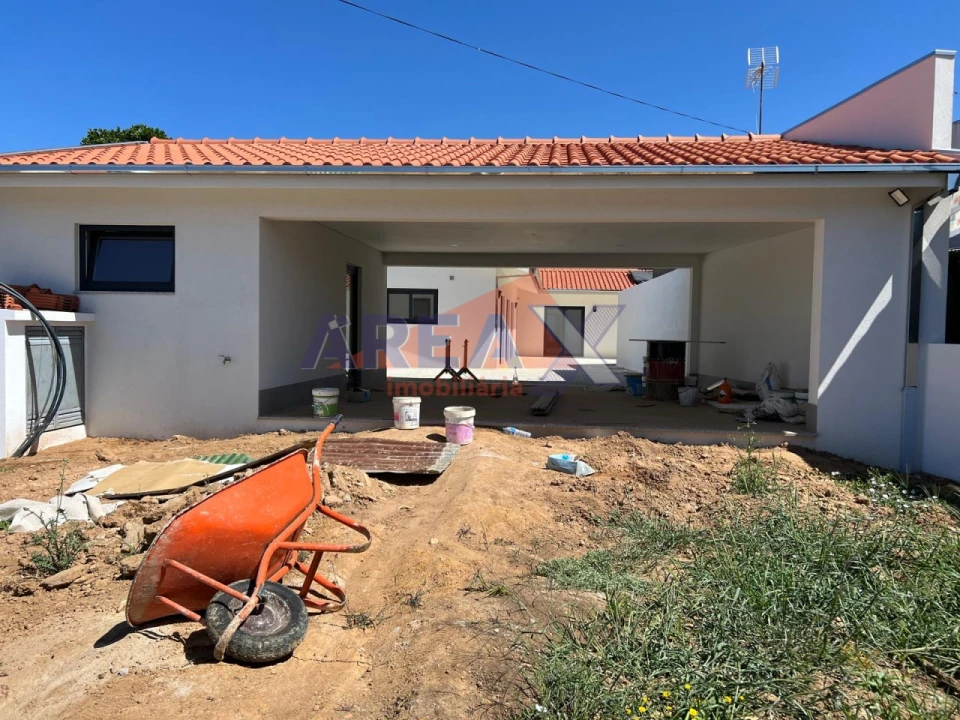 Moradia T3 para Venda em O. Azeméis, Riba-Ul, Ul, Macinhata Seixa, Madail Foto 5