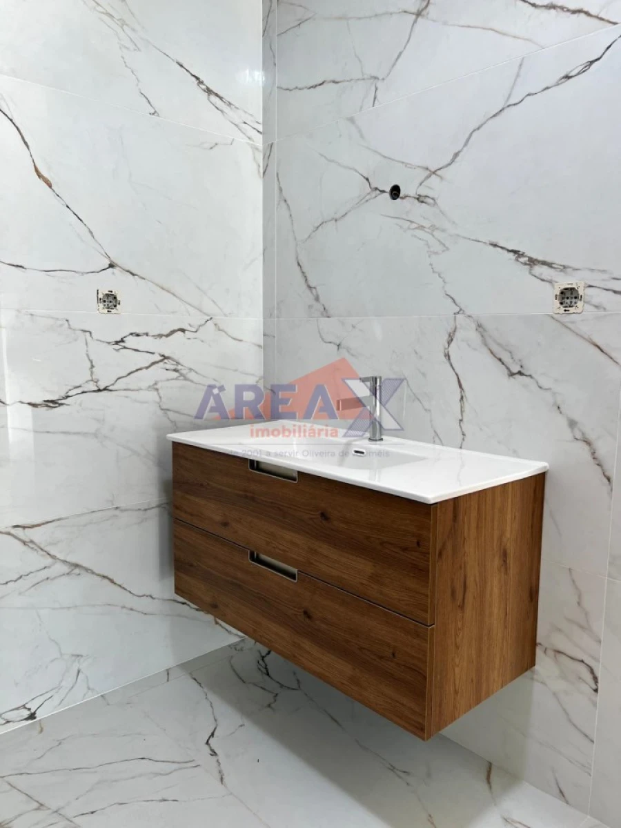 Moradia T3 para Venda em O. Azeméis, Riba-Ul, Ul, Macinhata Seixa, Madail Foto 11