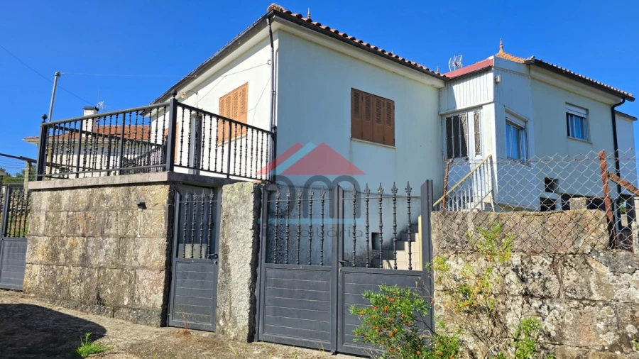 Moradia T2 para Venda em Vila e Roussas Foto 3