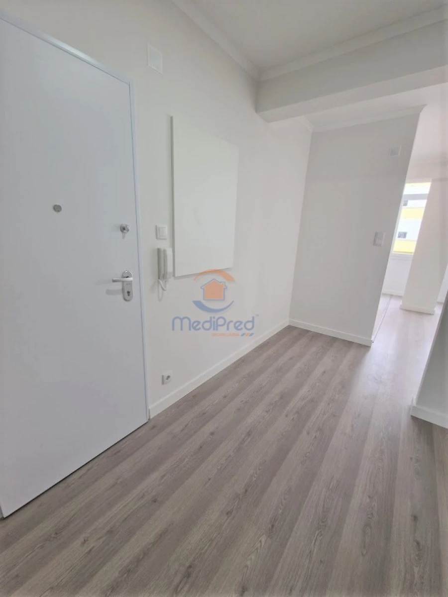 Apartamento T3 para Venda em Sacavém e Prior Velho Foto 2