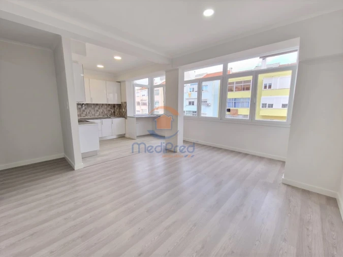 Apartamento T3 para Venda em Sacavém e Prior Velho Foto 5