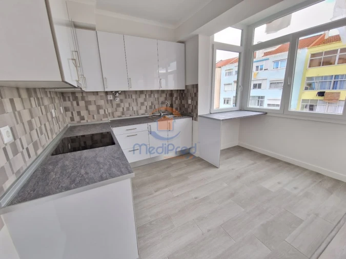 Apartamento T3 para Venda em Sacavém e Prior Velho Foto 6