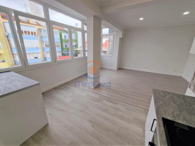 Apartamento T3 para Venda em Sacavém e Prior Velho Foto 8