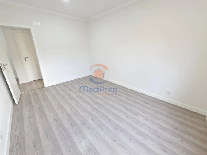Apartamento T3 para Venda em Sacavém e Prior Velho Foto 14