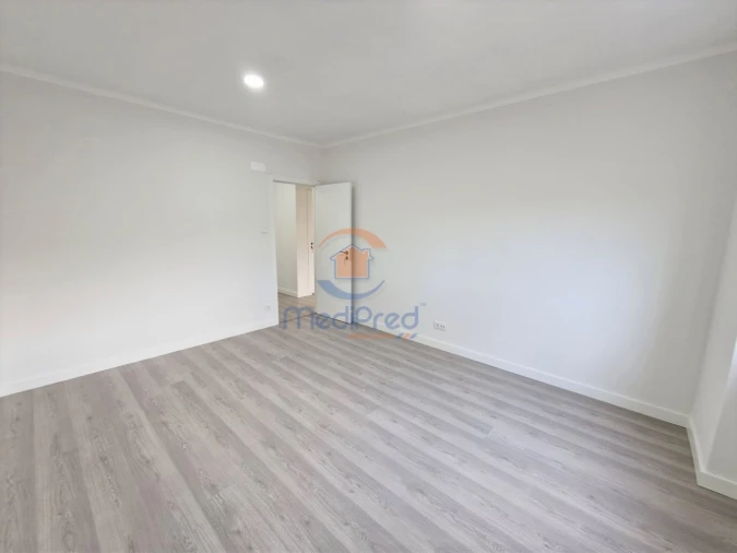 Apartamento T3 para Venda em Sacavém e Prior Velho Foto 17