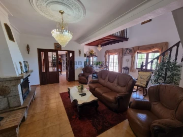 Moradia T4 para Venda em Loule (São Sebastião)
