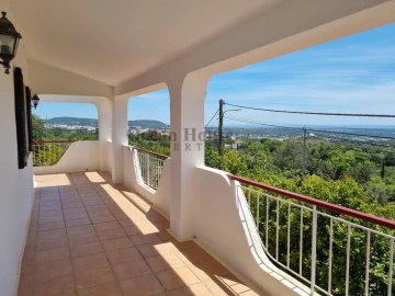 Moradia T4 para Venda em Loule (São Sebastião)