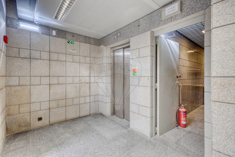 Escritório para Arrendamento em Aldoar, Foz do Douro e Nevogilde Foto 12