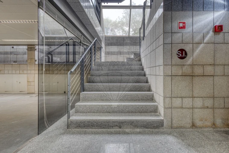 Escritório para Arrendamento em Aldoar, Foz do Douro e Nevogilde Foto 9