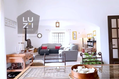 Moradia T6 para Venda em Luz