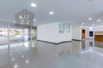 Moradia T4 para Venda em Lagos (São Sebastião e Santa Maria)