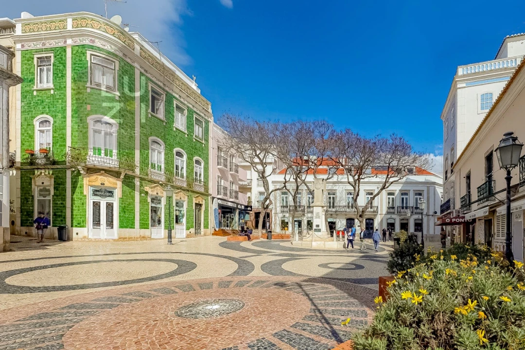 Prédio para Venda em Lagos (São Sebastião e Santa Maria) Foto 1