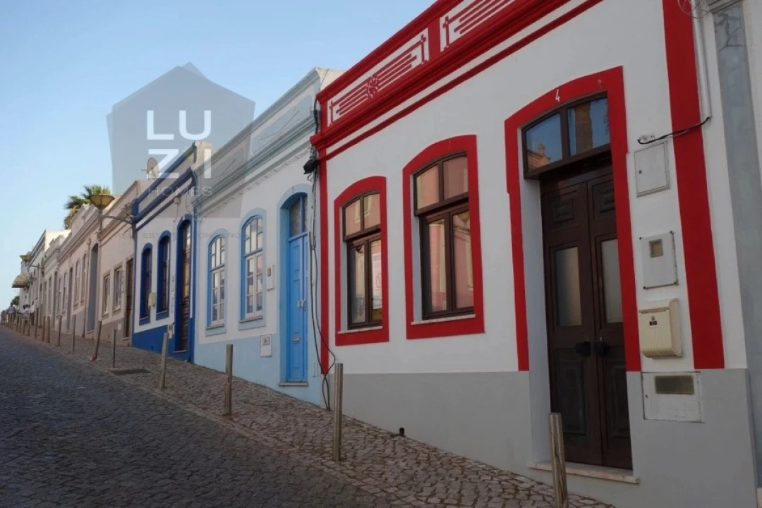 Prédio para Venda em Lagos (São Sebastião e Santa Maria) Foto 8