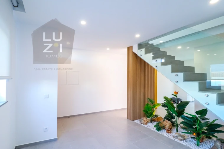 Moradia T6 para Venda em Lagos (São Sebastião e Santa Maria) Foto 5