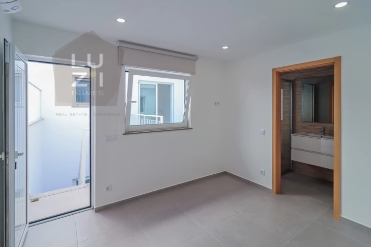 Moradia T6 para Venda em Lagos (São Sebastião e Santa Maria) Foto 34