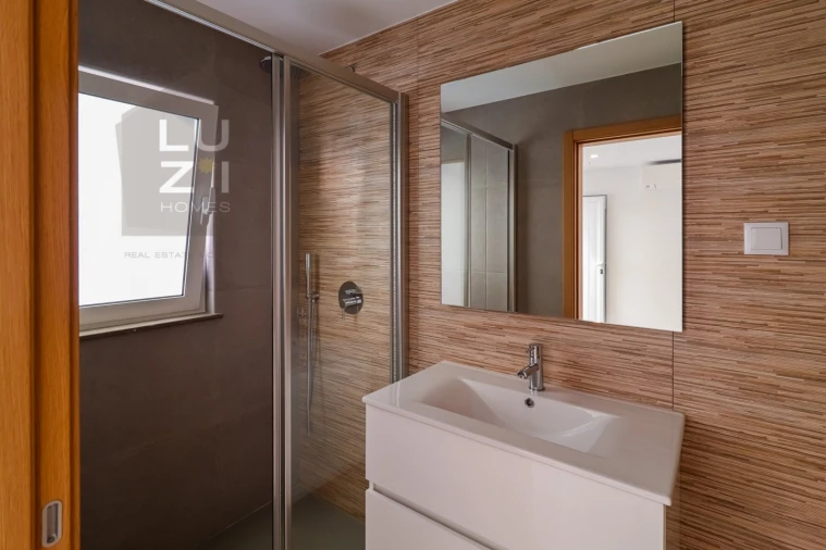 Moradia T6 para Venda em Lagos (São Sebastião e Santa Maria) Foto 35